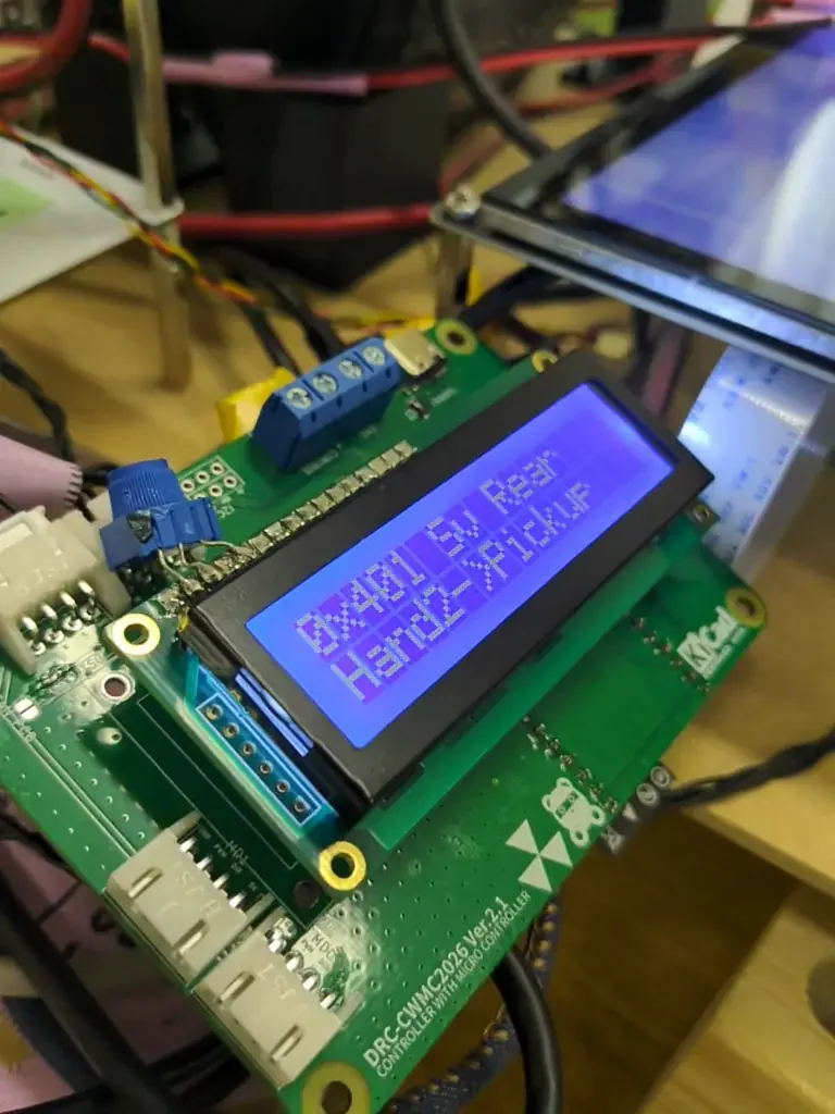 メンバーの設計したLCDつき基板